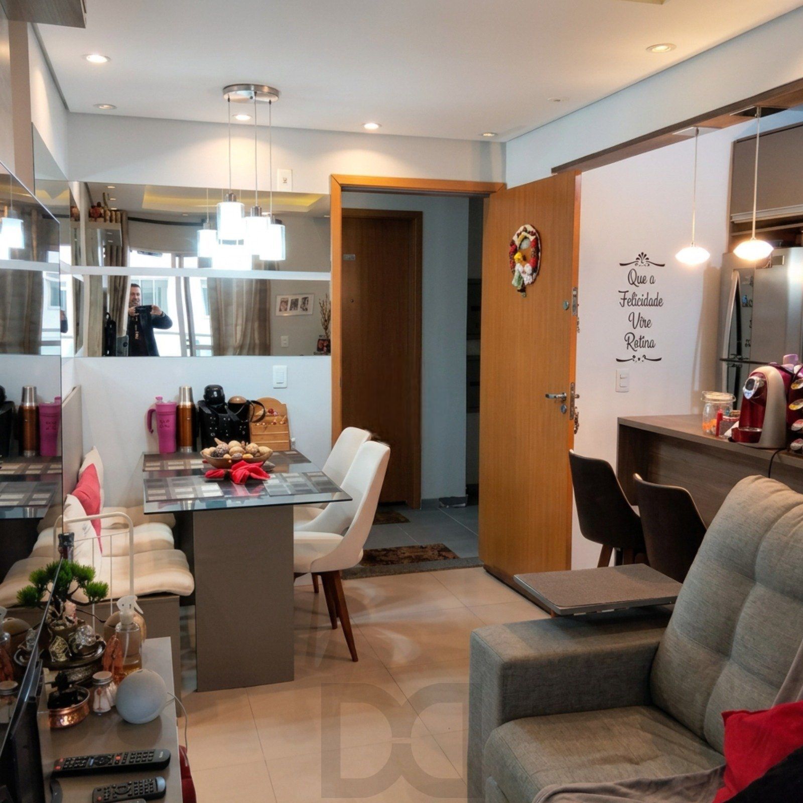 Apartamento Mobiliado com 2 Dormitórios, Suíte e Sacada com Churrasqueira — foto 4