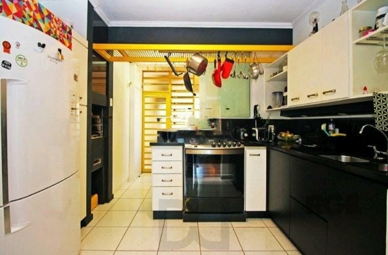 Apartamento Reformado com 3 Dormitórios e 3 Vagas no Petrópolis — foto 7