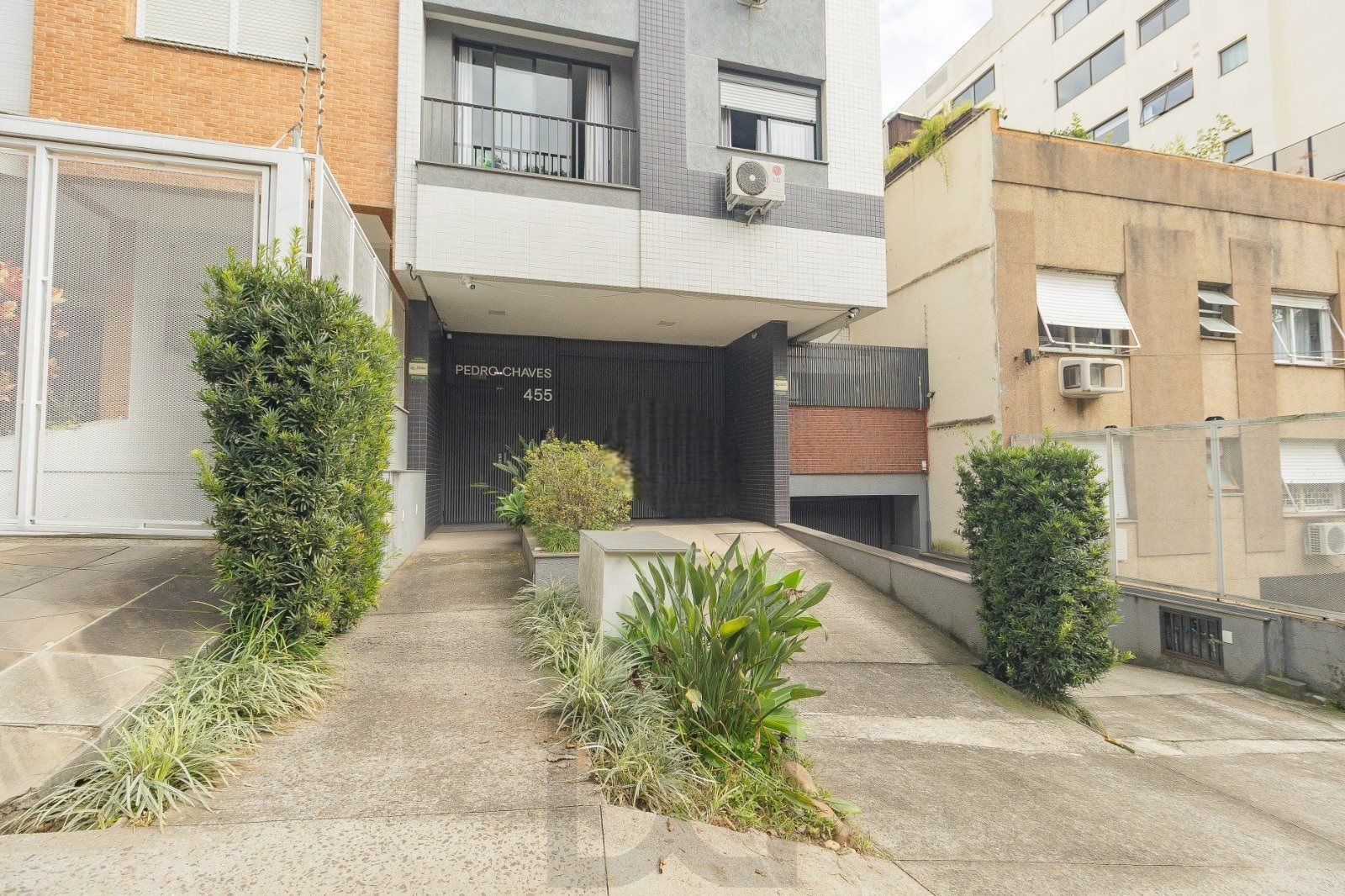 Apartamento Reformado com 2 Dormitórios, 2 Vagas e Churrasqueira no Mont Serrat — foto 20