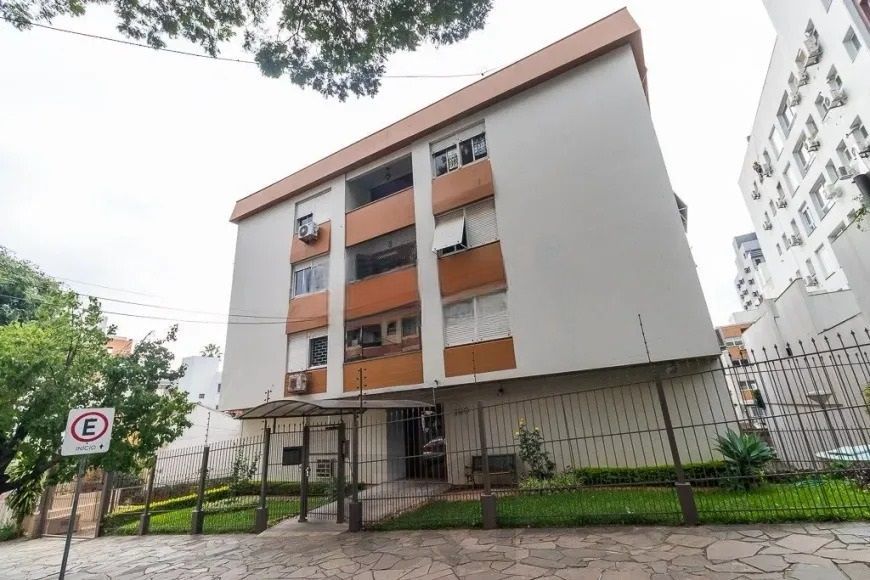 Amplo apartamento de 3 dormitórios com sacada e vaga coberta no Petrópolis — foto 30