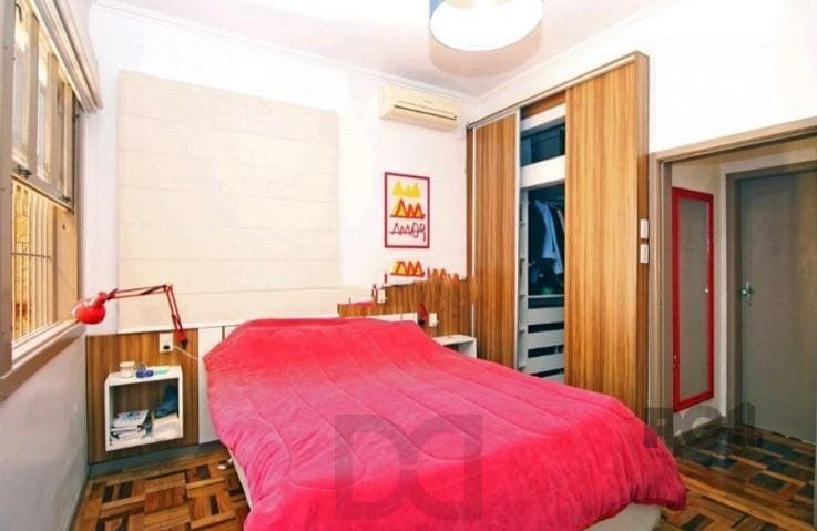 Apartamento Reformado com 3 Dormitórios e 3 Vagas no Petrópolis — foto 12