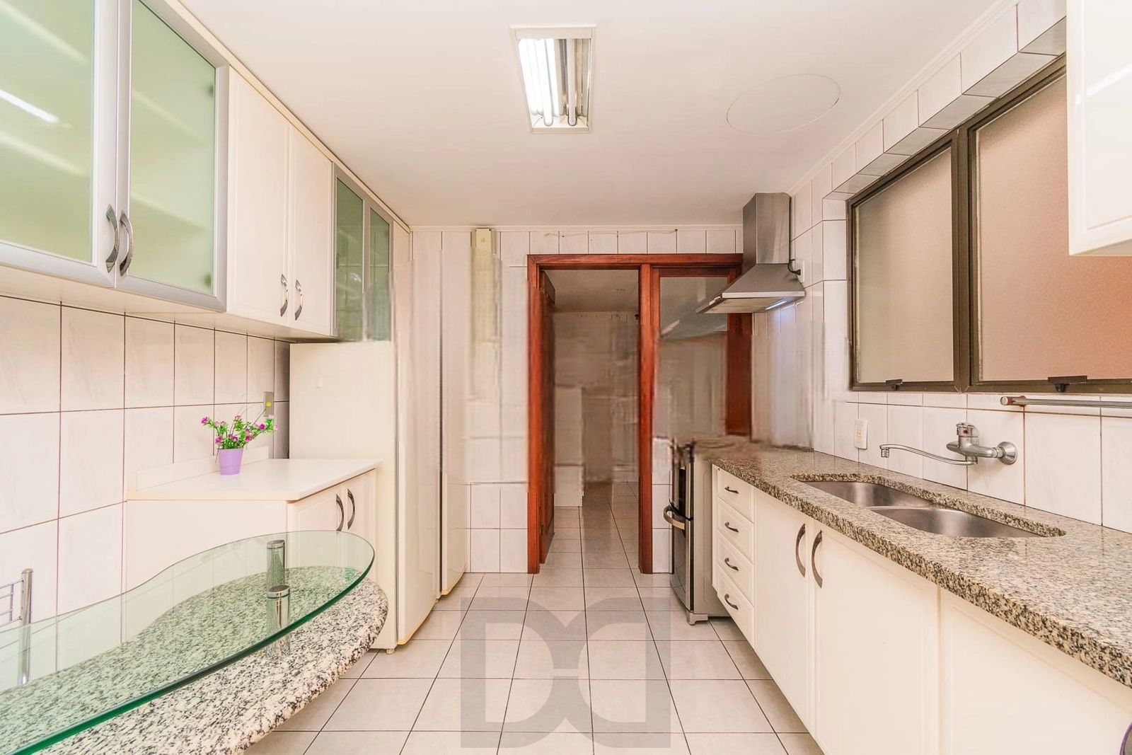 Apartamento de 3 dormitórios com suíte e 2 vagas no Mont Serrat — foto 3