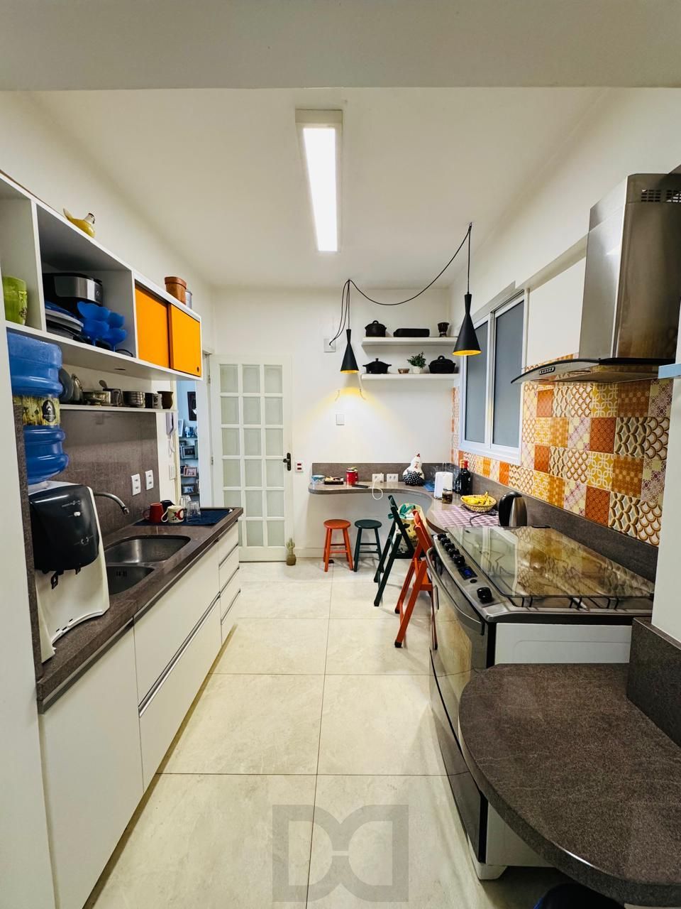 Apartamento Semimobiliado com 3 Dormitórios, 1 Suíte e Elevador — foto 10