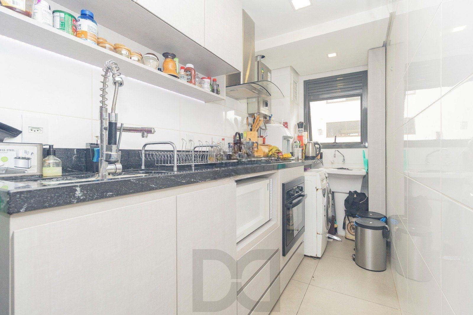 Apartamento Reformado com 2 Dormitórios, 2 Vagas e Churrasqueira no Mont Serrat — foto 9