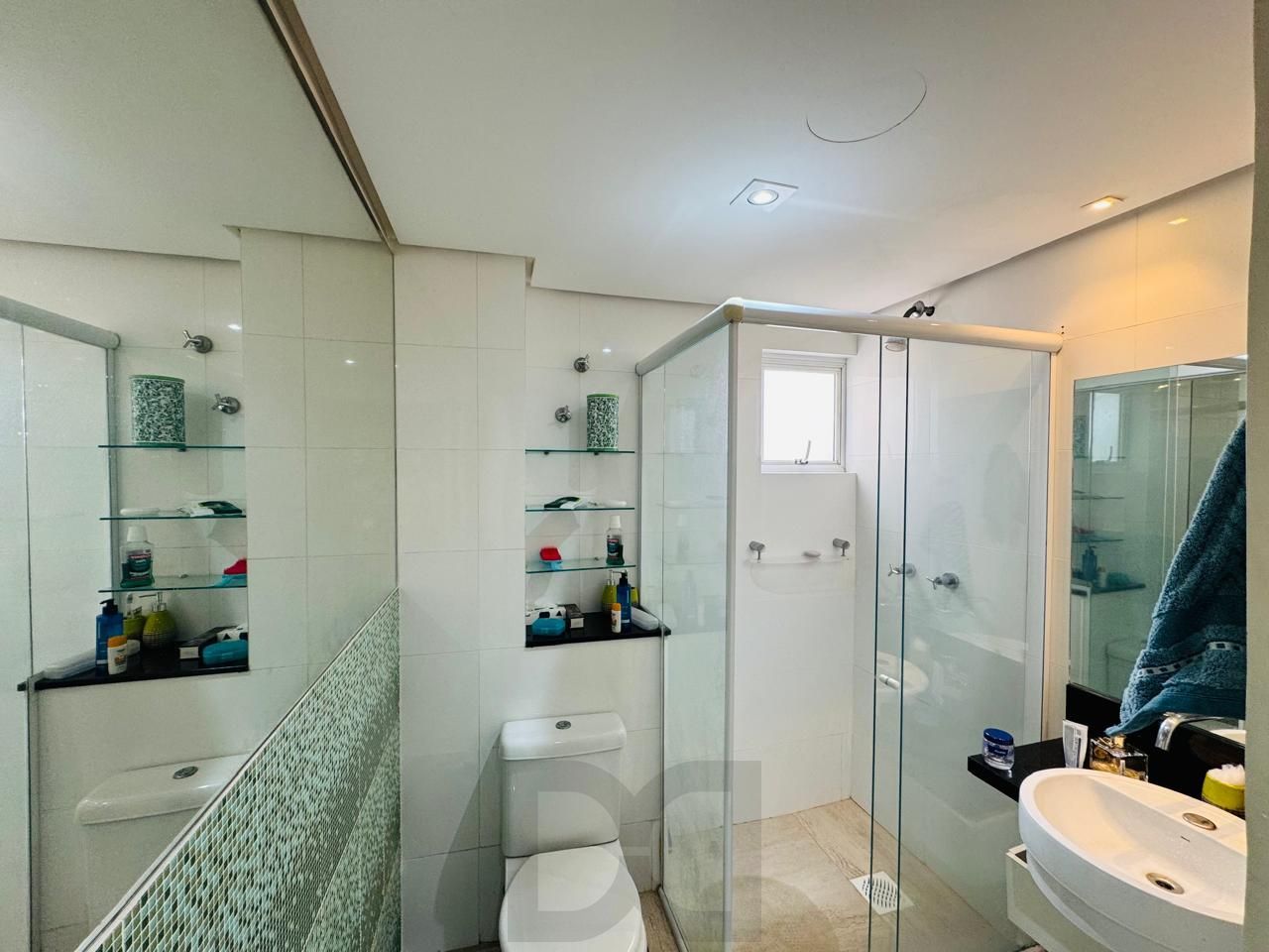Apartamento Semimobiliado com 3 Dormitórios, 1 Suíte e Elevador — foto 23