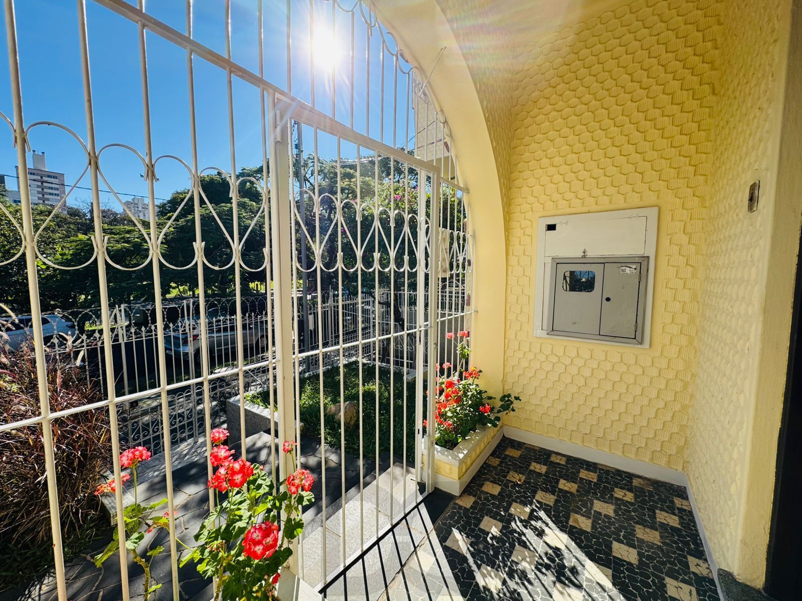 Casa Ampla com Pátio e Excelente Localização no Petrópolis — foto 2