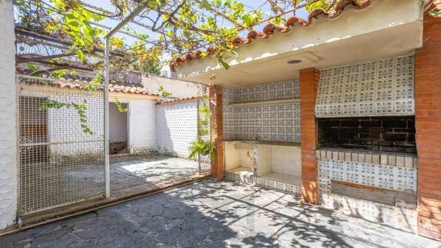 Casa Ampla com Pátio e Excelente Localização no Petrópolis — foto 27
