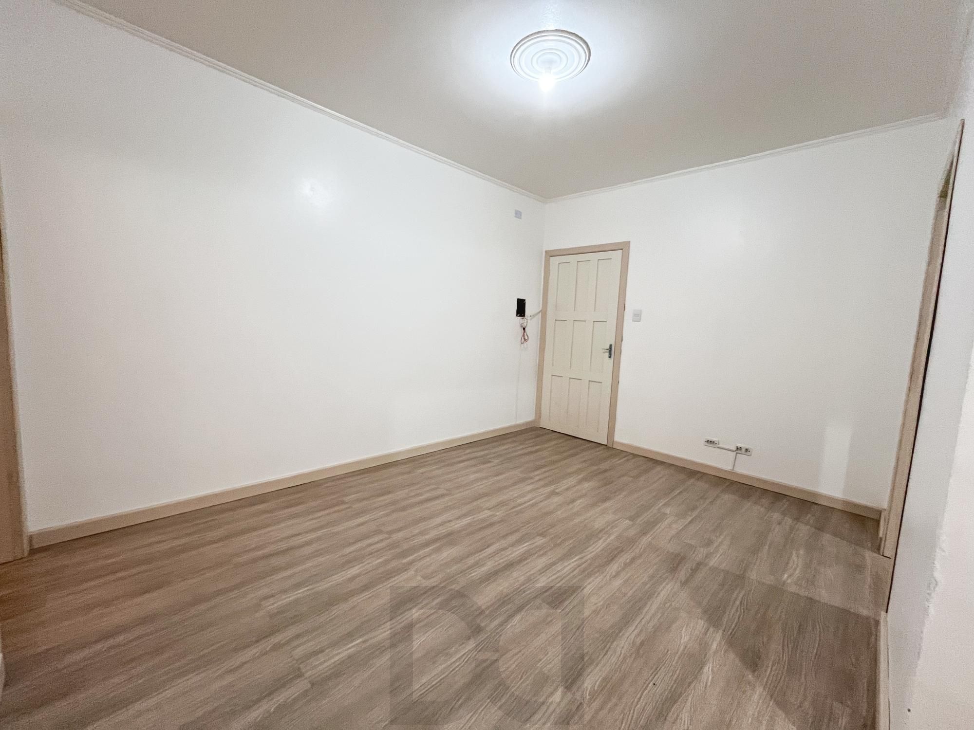 Apartamento 2 dormitórios com pátio no bairro Navegantes, em Porto Alegre. — foto 4