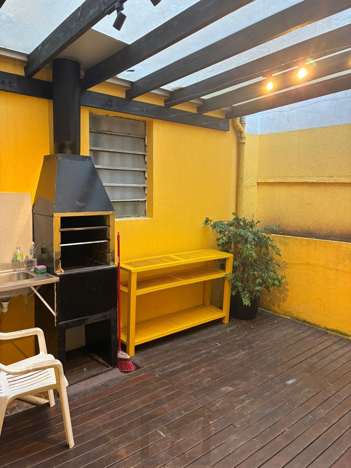 Lindo studio garden com churrasqueira — foto 1