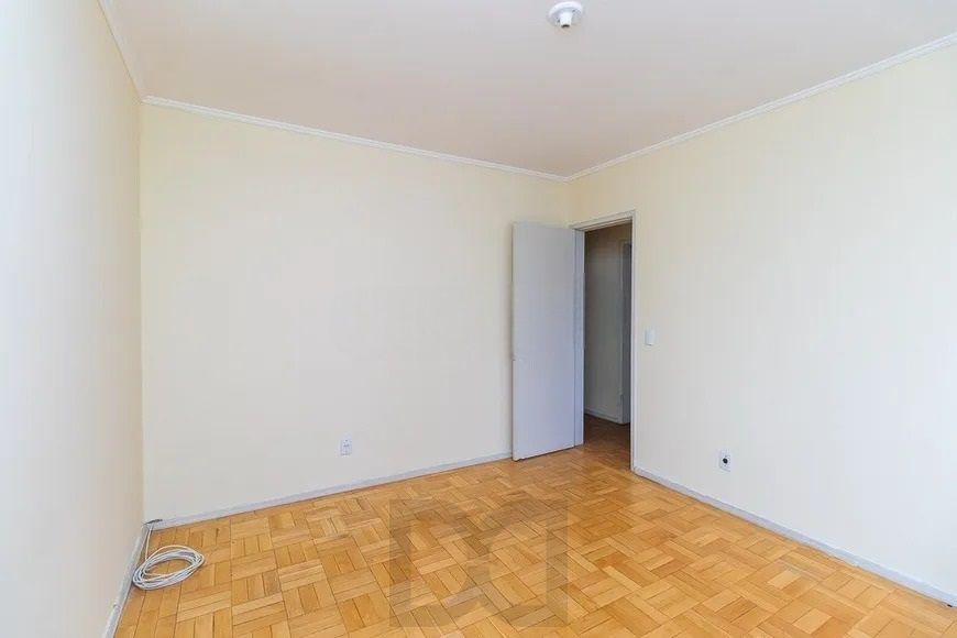 Amplo apartamento de 3 dormitórios com sacada e vaga coberta no Petrópolis — foto 14