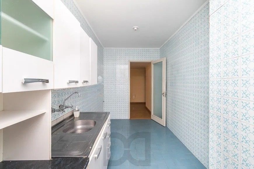 Amplo apartamento de 3 dormitórios com sacada e vaga coberta no Petrópolis — foto 7