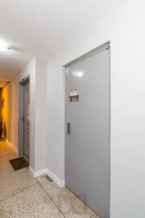 Apartamento reformado de 3 dormitórios com churrasqueira e vaga no Petrópolis — foto 35