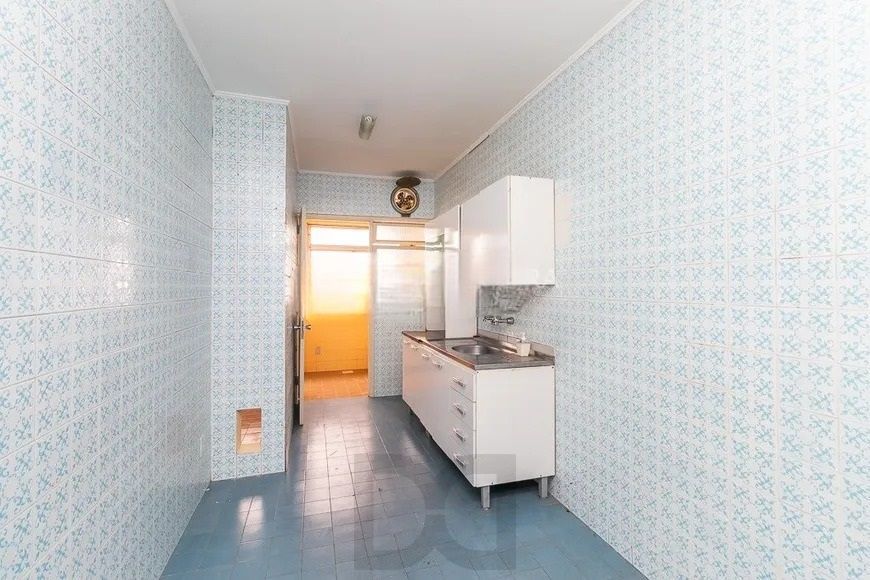 Amplo apartamento de 3 dormitórios com sacada e vaga coberta no Petrópolis — foto 8
