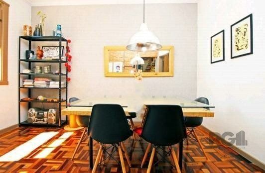 Apartamento Reformado com 3 Dormitórios e 3 Vagas no Petrópolis — foto 5