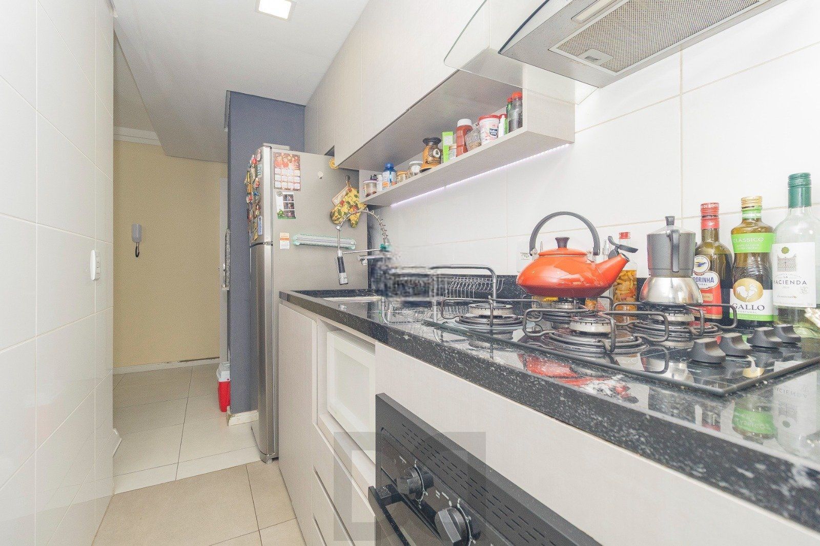 Apartamento Reformado com 2 Dormitórios, 2 Vagas e Churrasqueira no Mont Serrat — foto 10