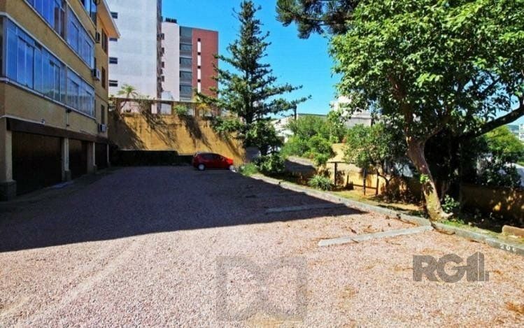 Apartamento Reformado com 3 Dormitórios e 3 Vagas no Petrópolis — foto 15