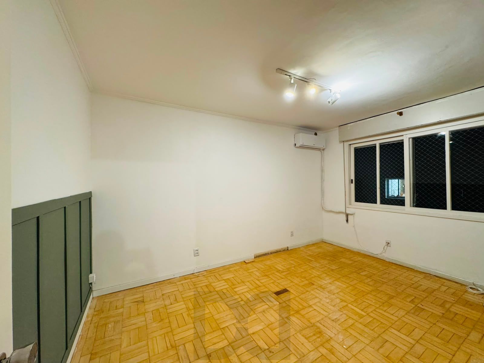 Apartamento reformado de 3 dormitórios com churrasqueira e vaga no Petrópolis — foto 24