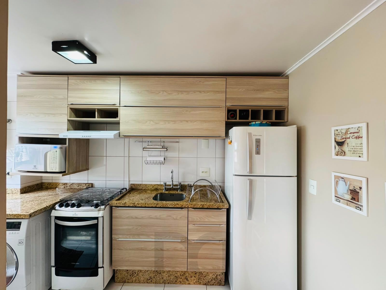 Apartamento 100% Mobiliado à Venda no Bairro Partenon – 2 Dormitórios, 1 Suíte, Elevador e Vaga de Garagem — foto 9