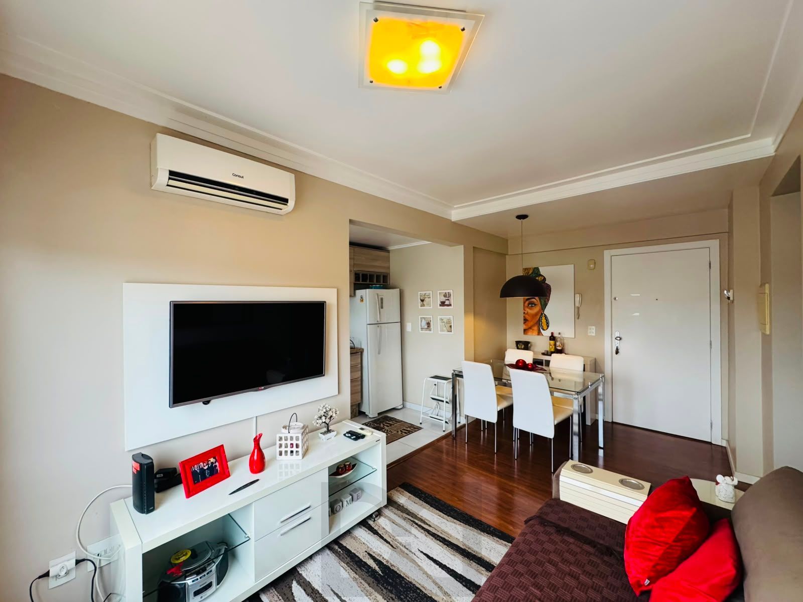 Apartamento 100% Mobiliado à Venda no Bairro Partenon – 2 Dormitórios, 1 Suíte, Elevador e Vaga de Garagem — foto 3