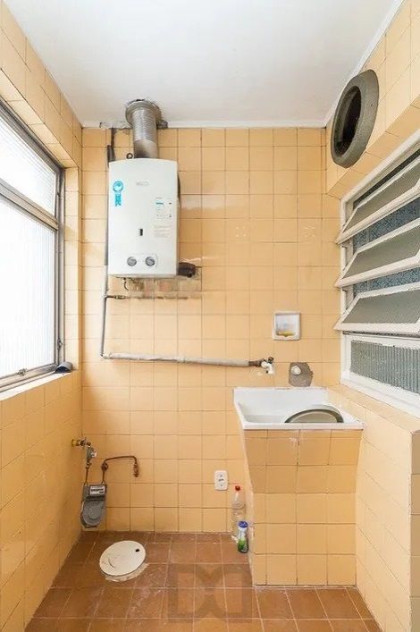Amplo apartamento de 3 dormitórios com sacada e vaga coberta no Petrópolis — foto 9