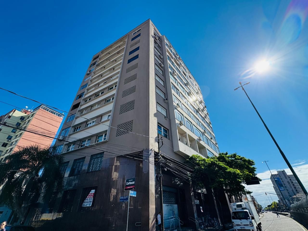 Apartamento Semimobiliado com 3 Dormitórios, 1 Suíte e Elevador — foto 31