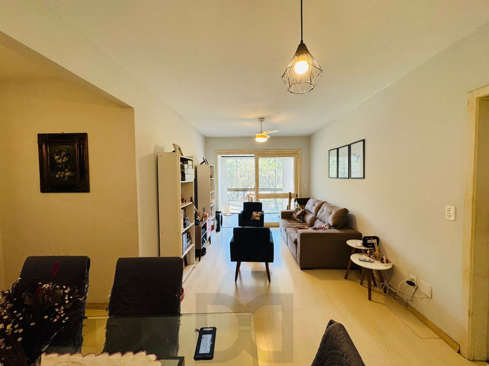 Apartamento Semimobiliado com 94,67 m² Privativos, 3 Dormitórios, — foto 2