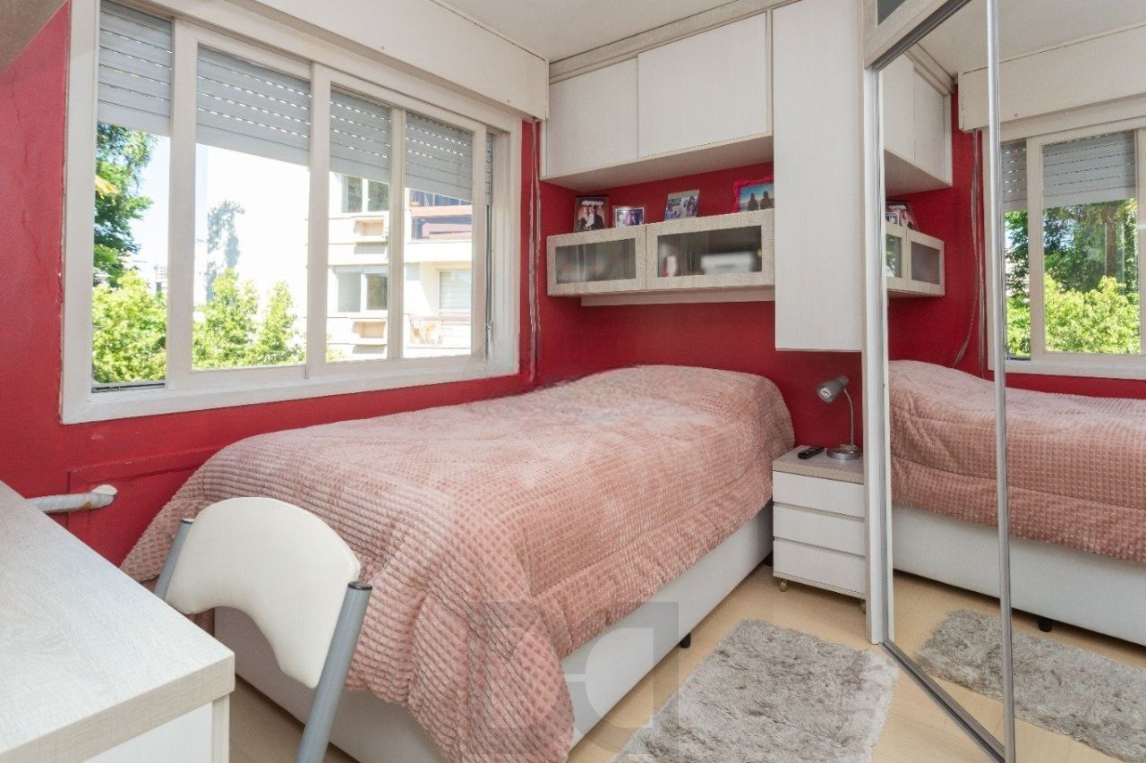 Amplo Apartamento de 3 Dormitórios com Churrasqueira no Bairro Floresta — foto 21