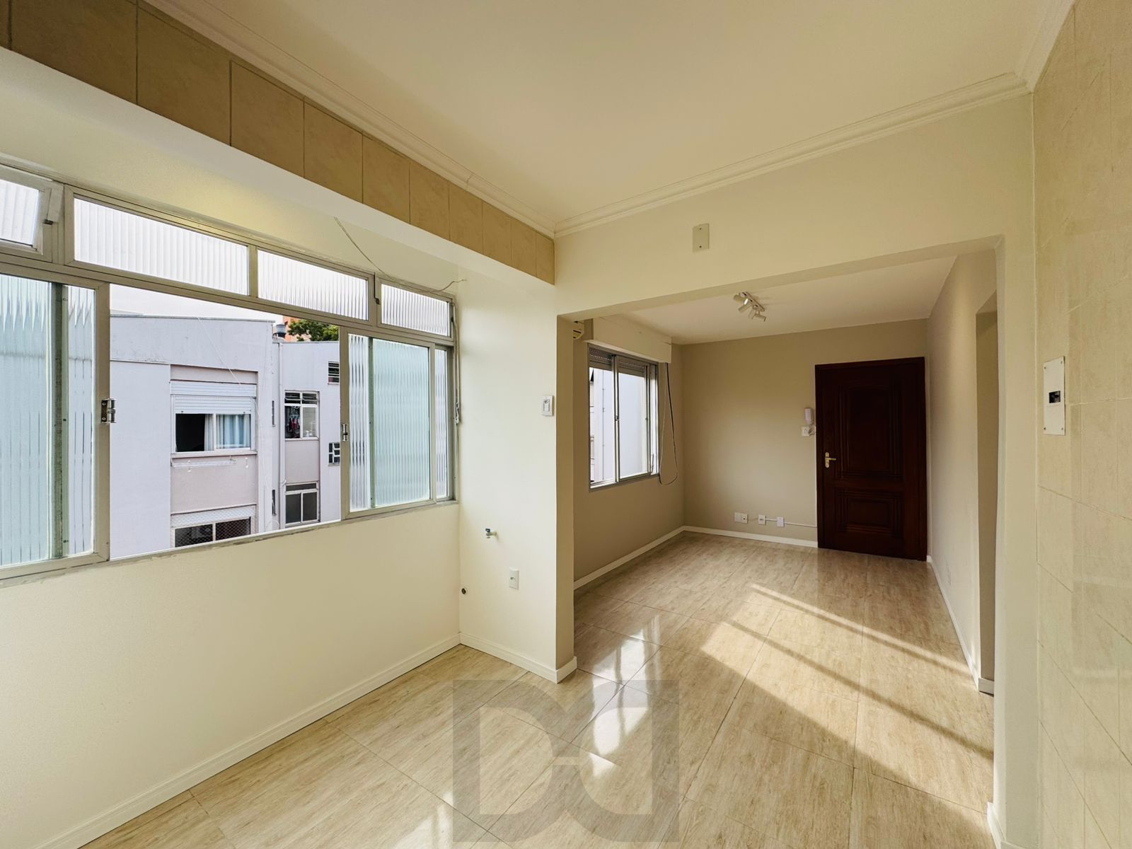 Apartamento com 2 quartos, 47m², reformado, bairro Petrópolis — foto 2