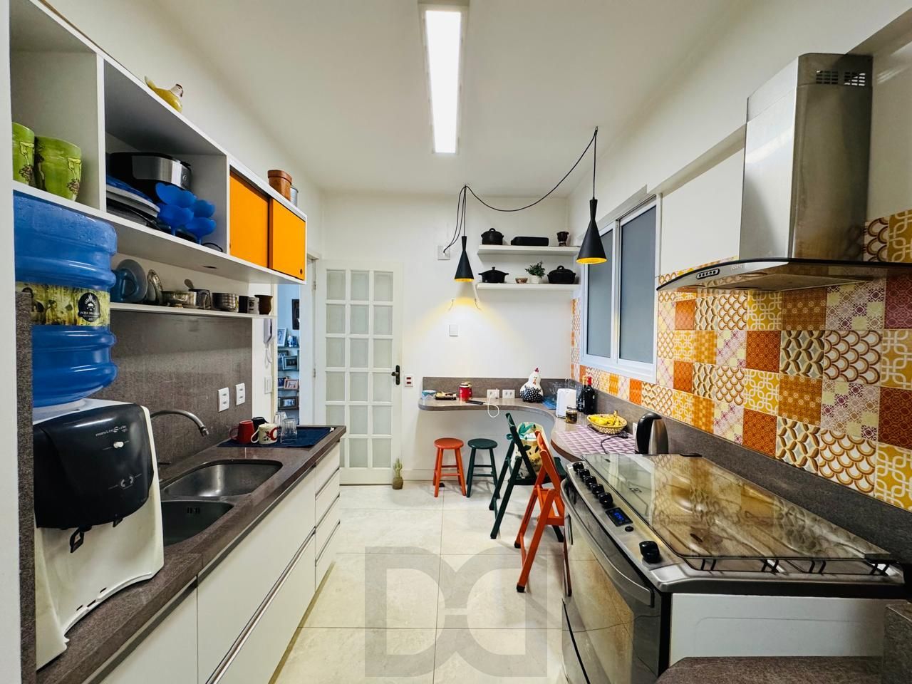 Apartamento Semimobiliado com 3 Dormitórios, 1 Suíte e Elevador — foto 7