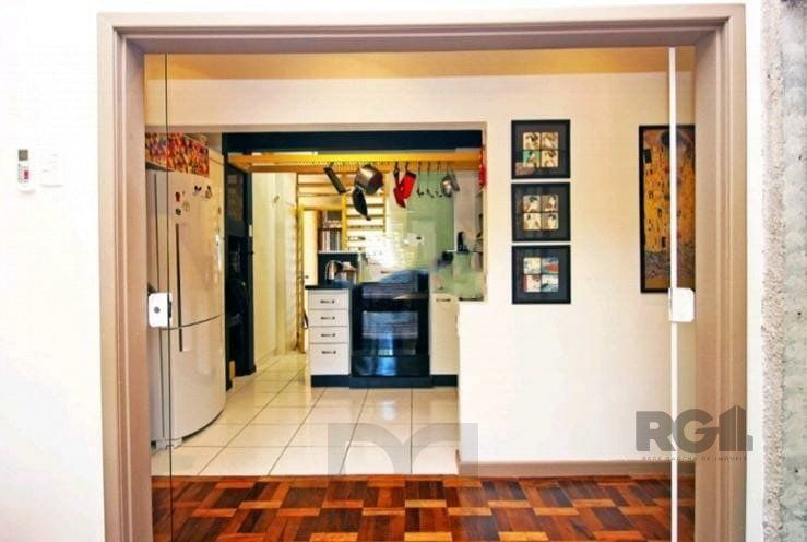 Apartamento Reformado com 3 Dormitórios e 3 Vagas no Petrópolis — foto 6