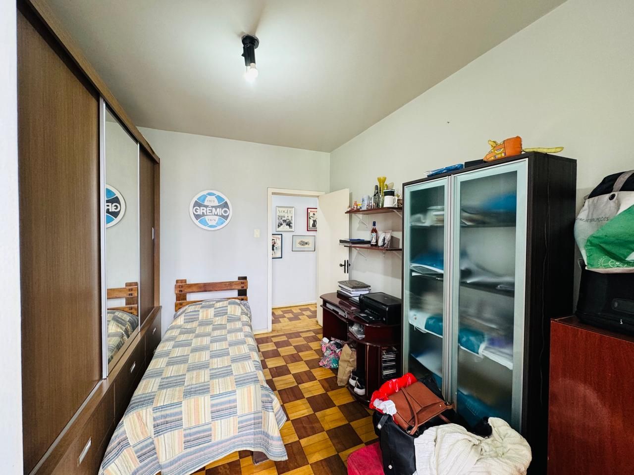Apartamento Semimobiliado com 3 Dormitórios, 1 Suíte e Elevador — foto 22