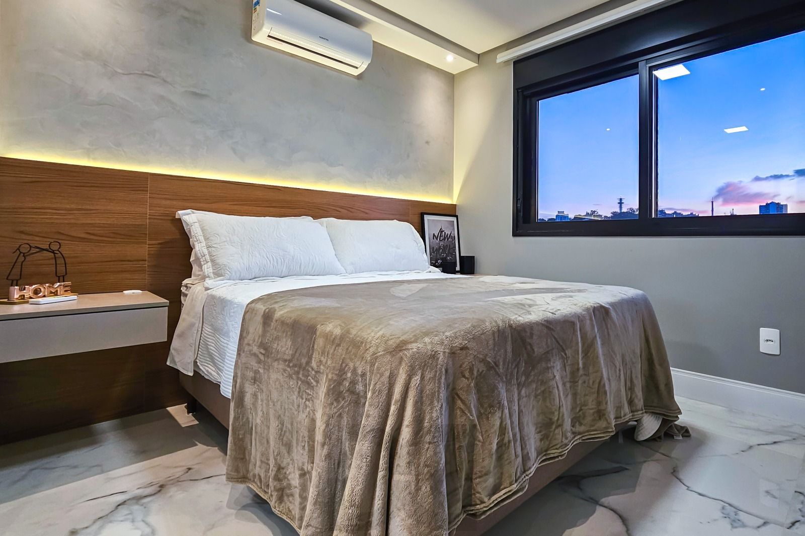 Apartamento completamente mobiliado e decorado, sacada, churrasqueira e vaga, com vista! — foto 5