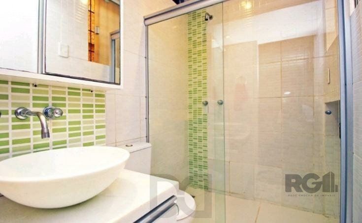 Apartamento Reformado com 3 Dormitórios e 3 Vagas no Petrópolis — foto 11