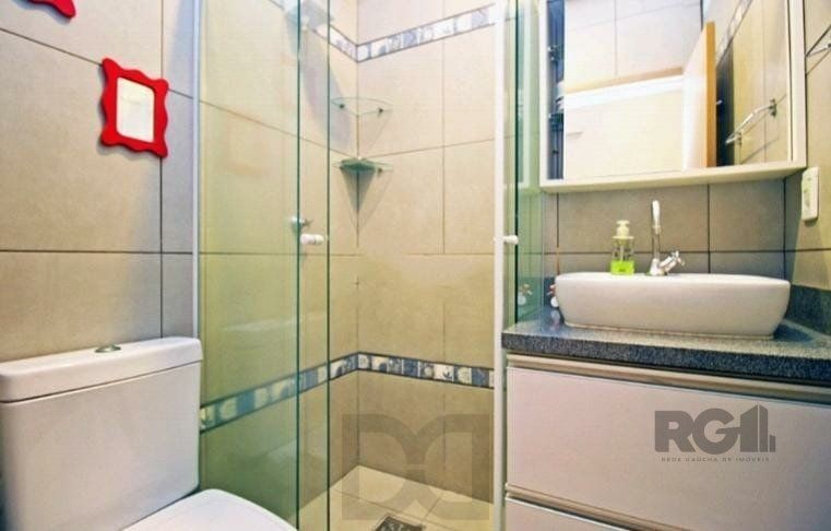 Apartamento Reformado com 3 Dormitórios e 3 Vagas no Petrópolis — foto 9