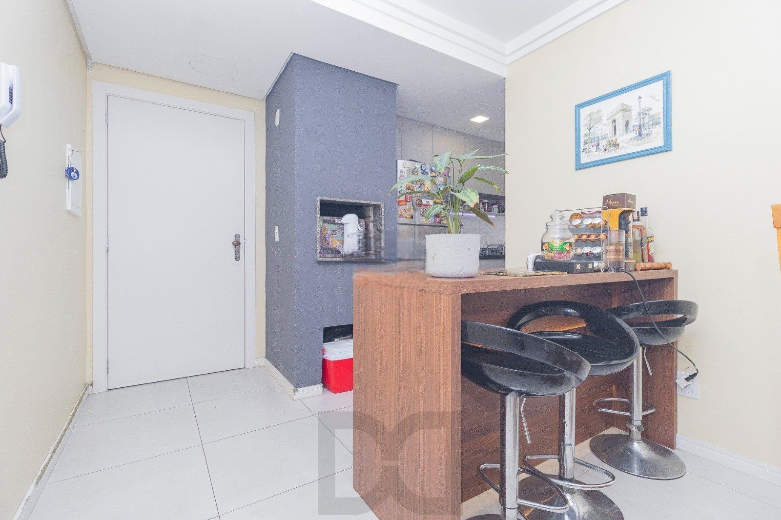 Apartamento Reformado com 2 Dormitórios, 2 Vagas e Churrasqueira no Mont Serrat — foto 7