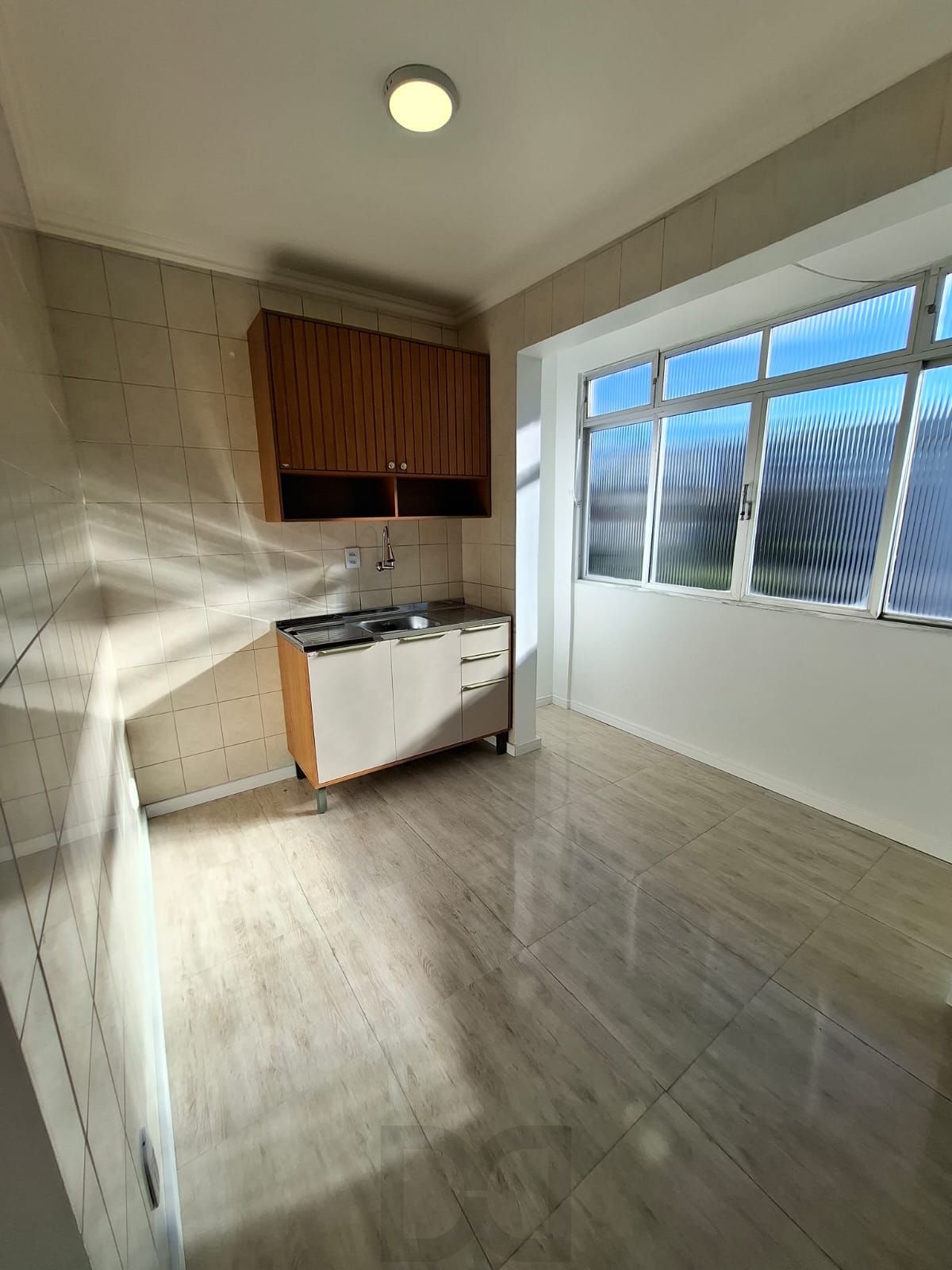Apartamento com 2 quartos, 47m², reformado, bairro Petrópolis — foto 6