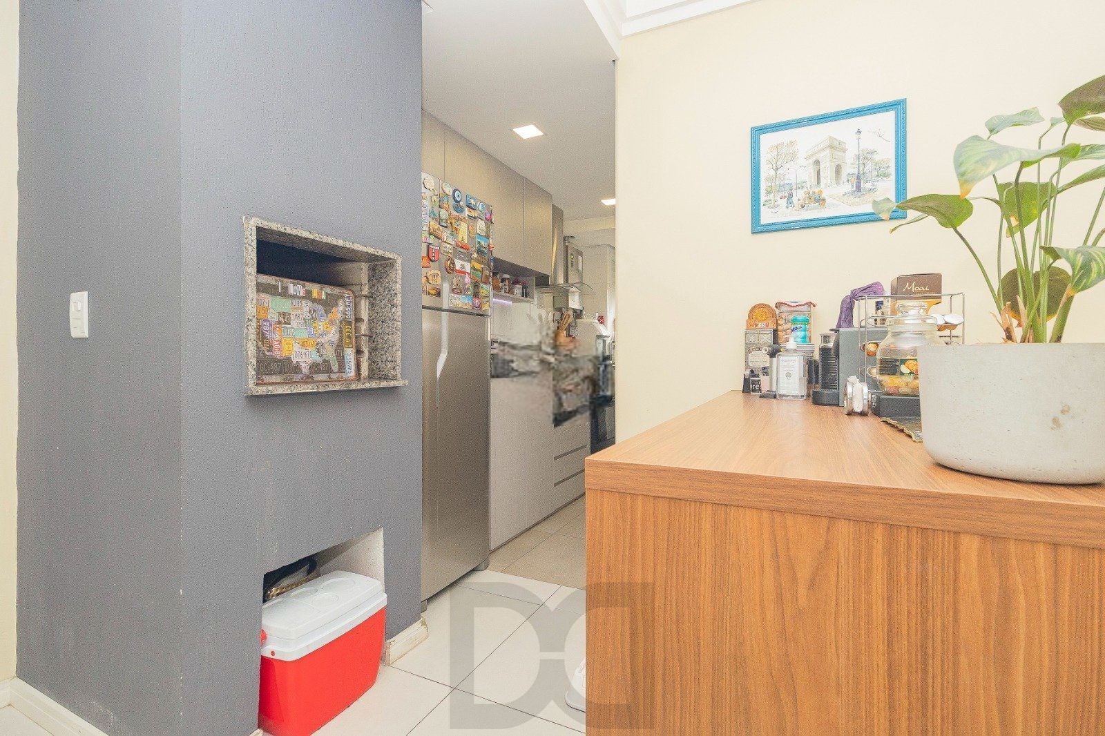 Apartamento Reformado com 2 Dormitórios, 2 Vagas e Churrasqueira no Mont Serrat — foto 8