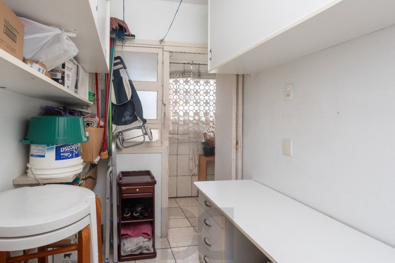 Amplo Apartamento de 3 Dormitórios com Churrasqueira no Bairro Floresta — foto 11