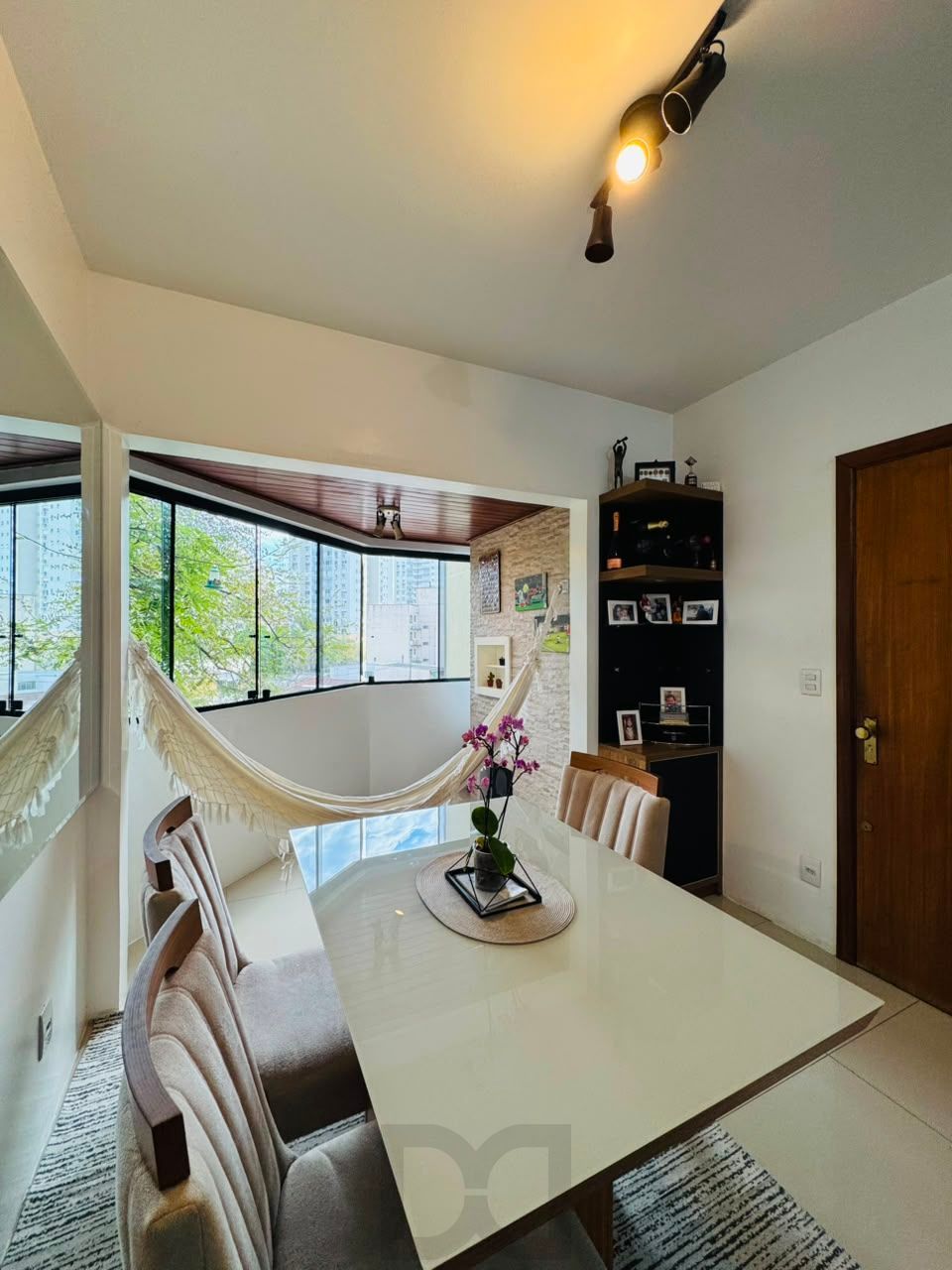 Apartamento de 2 Dormitórios no Jardim Botânico com Vista Panorâmica — foto 2