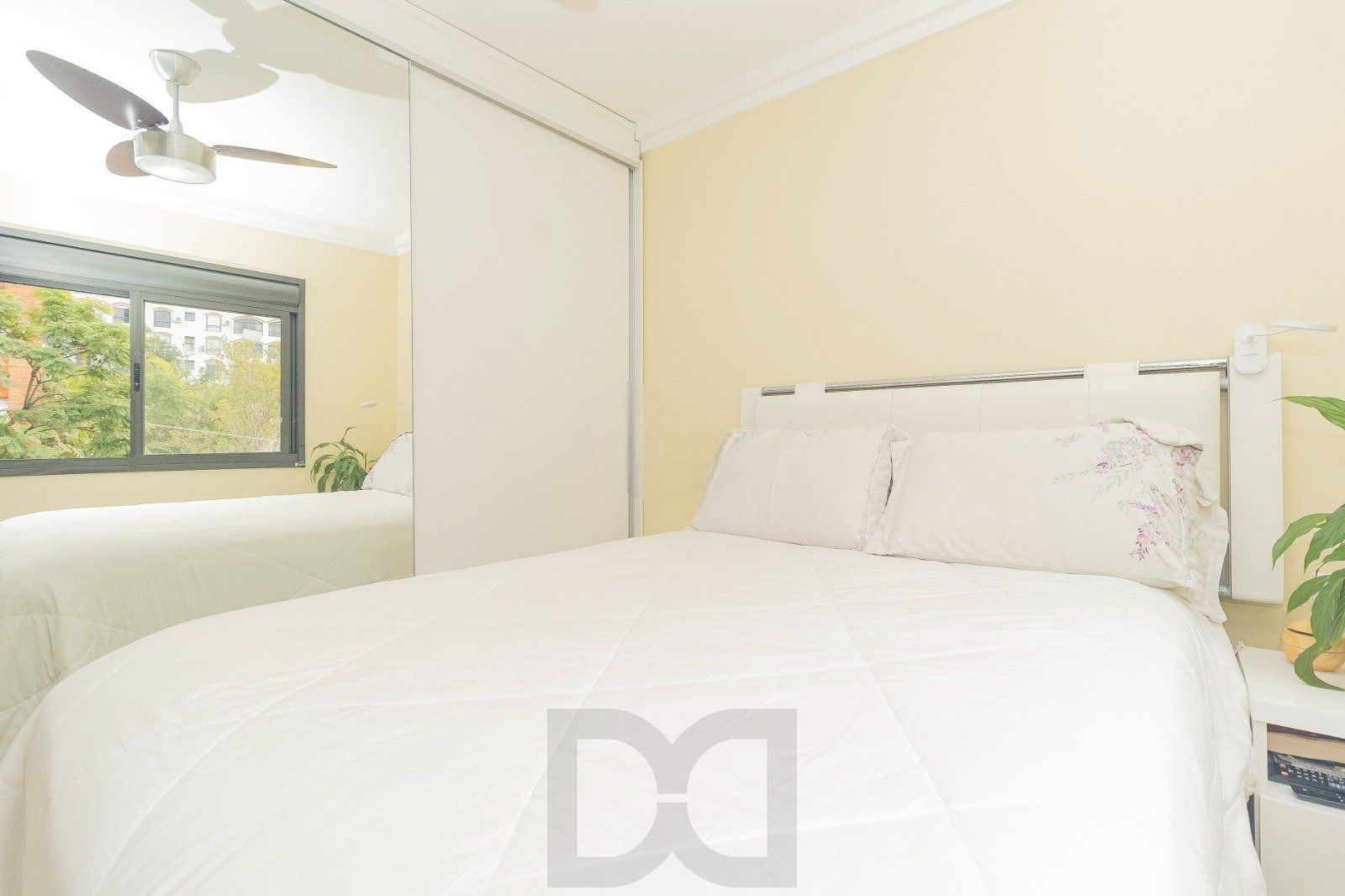 Apartamento Reformado com 2 Dormitórios, 2 Vagas e Churrasqueira no Mont Serrat — foto 11