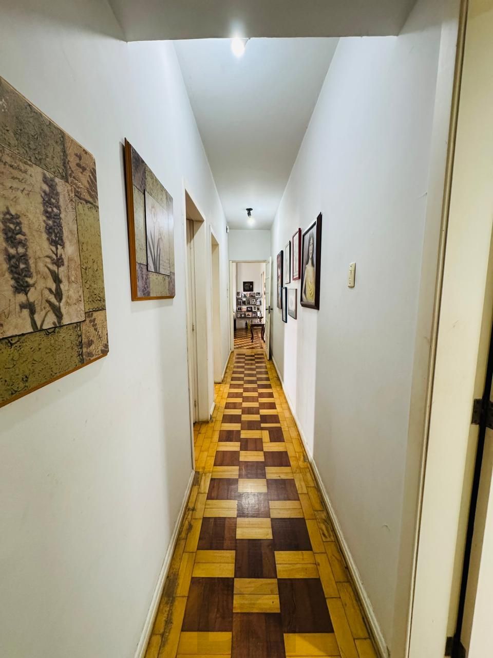 Apartamento Semimobiliado com 3 Dormitórios, 1 Suíte e Elevador — foto 13