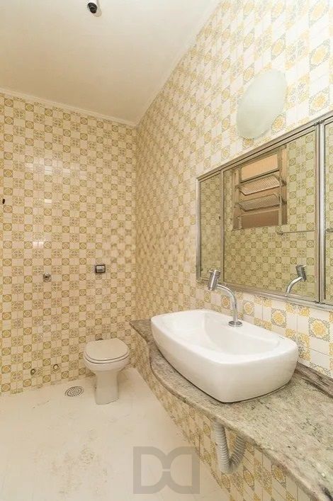 Amplo apartamento de 3 dormitórios com sacada e vaga coberta no Petrópolis — foto 19
