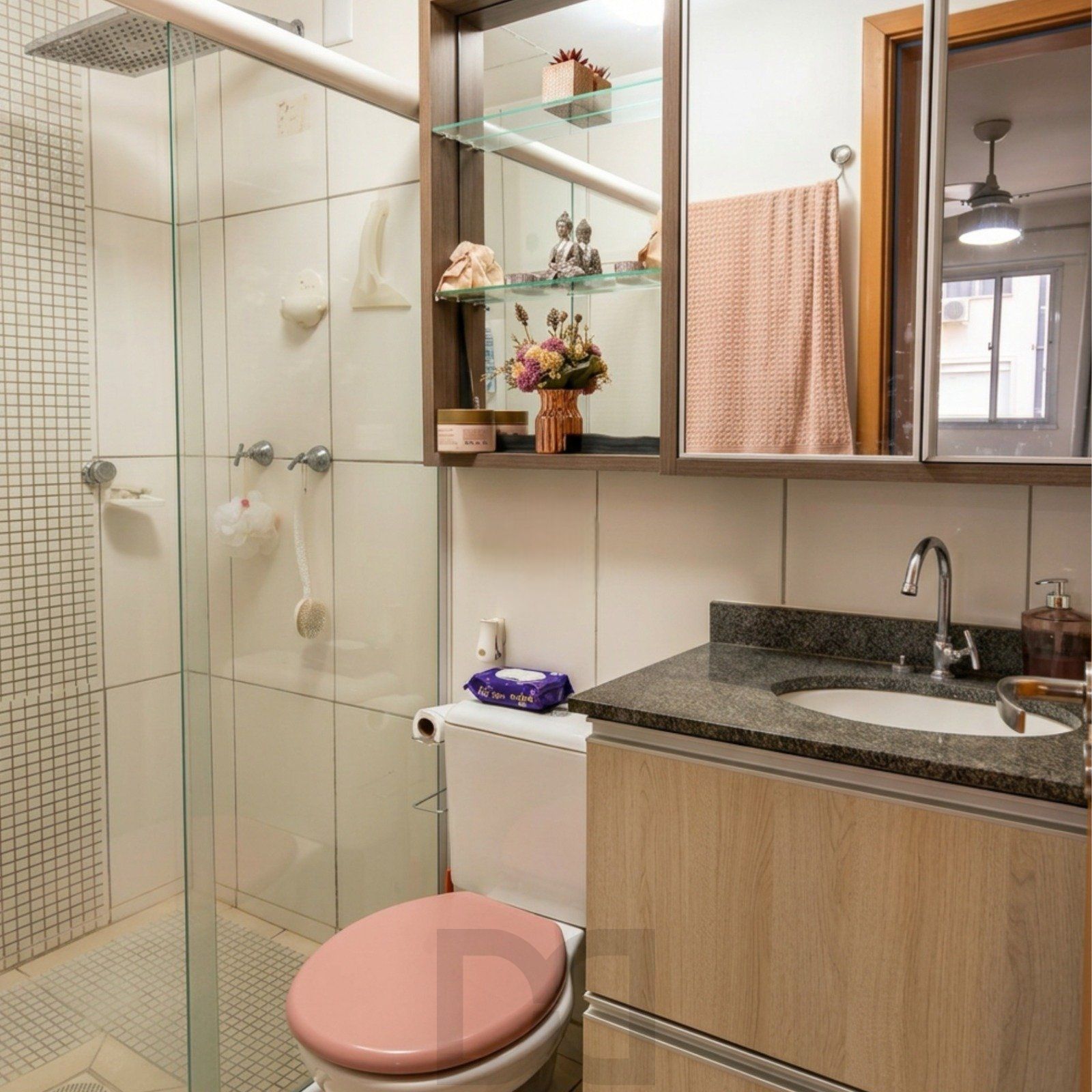 Apartamento Mobiliado com 2 Dormitórios, Suíte e Sacada com Churrasqueira — foto 9