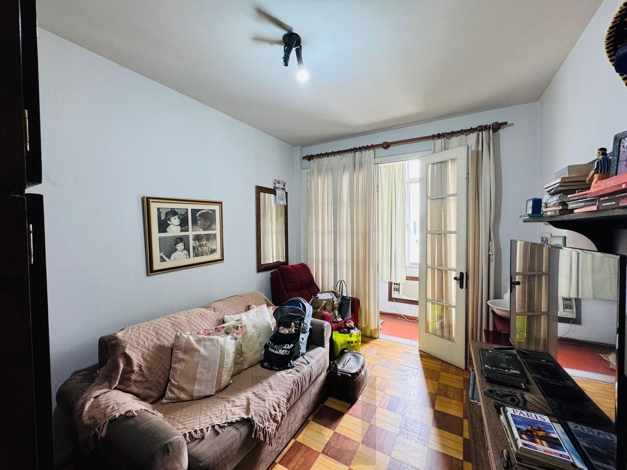Apartamento Semimobiliado com 3 Dormitórios, 1 Suíte e Elevador — foto 14