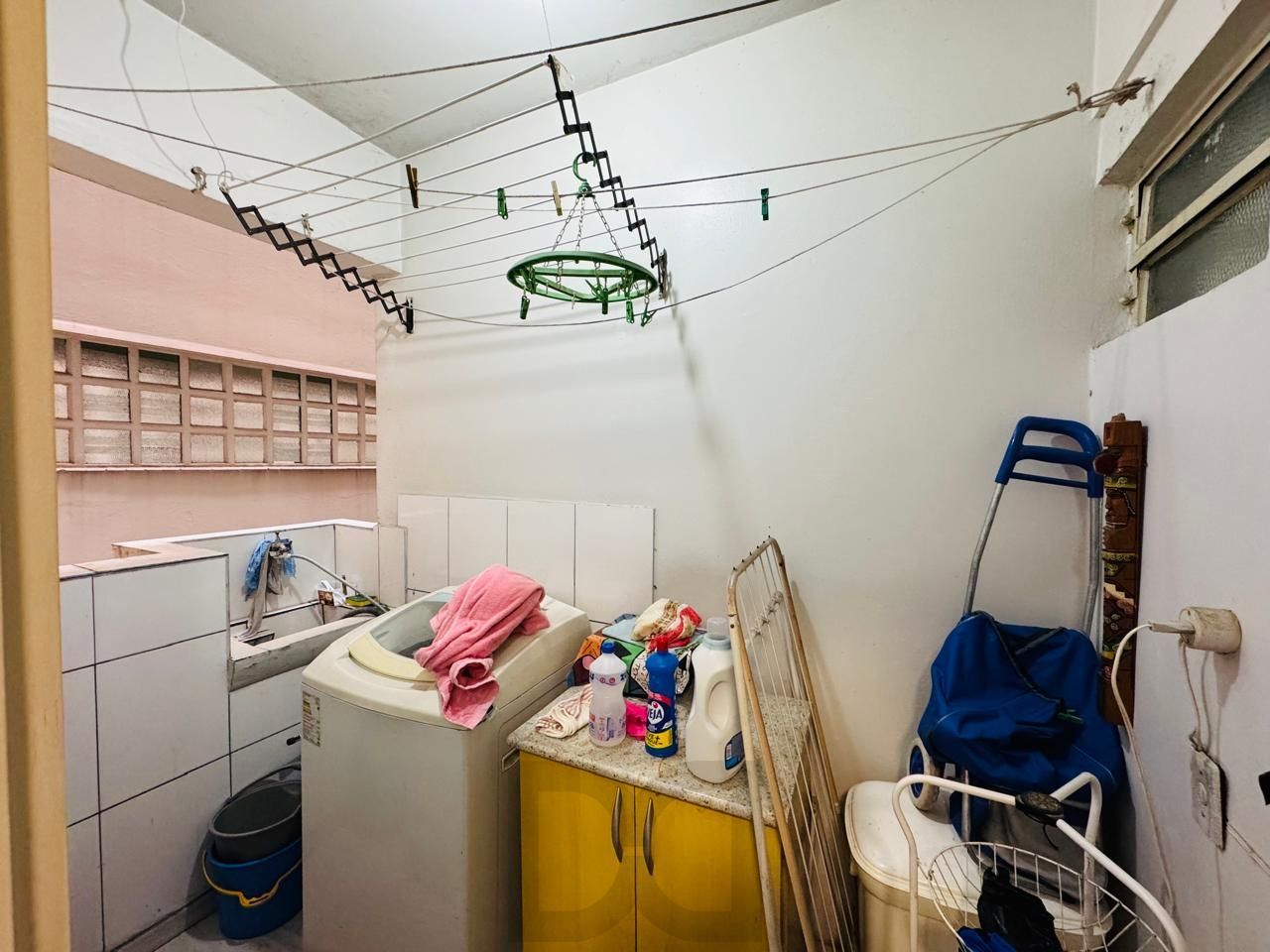 Apartamento Semimobiliado com 3 Dormitórios, 1 Suíte e Elevador — foto 12