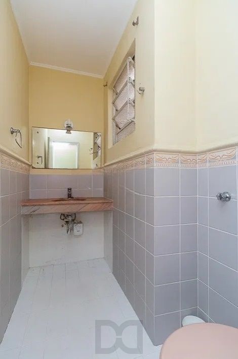 Amplo apartamento de 3 dormitórios com sacada e vaga coberta no Petrópolis — foto 21