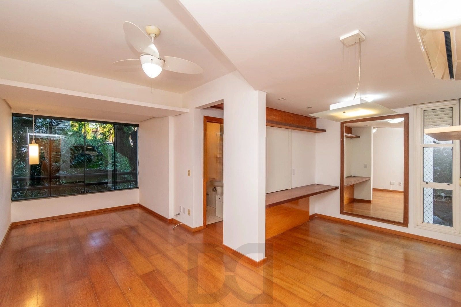 Apartamento Semimobiliado de 2 Dormitórios com Suíte no Boa Vista — foto 1