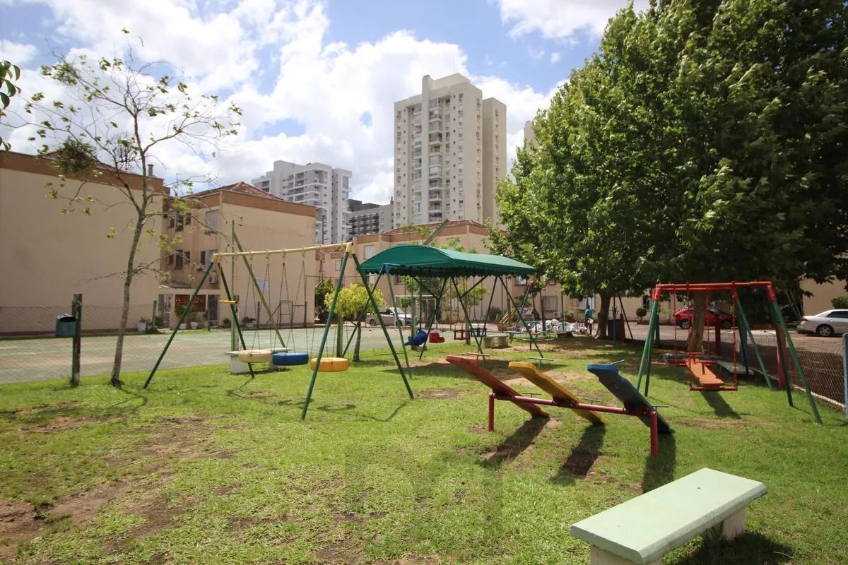 Apartamento 4 dormitórios transformados e 3 no Passo da Areia — foto 1