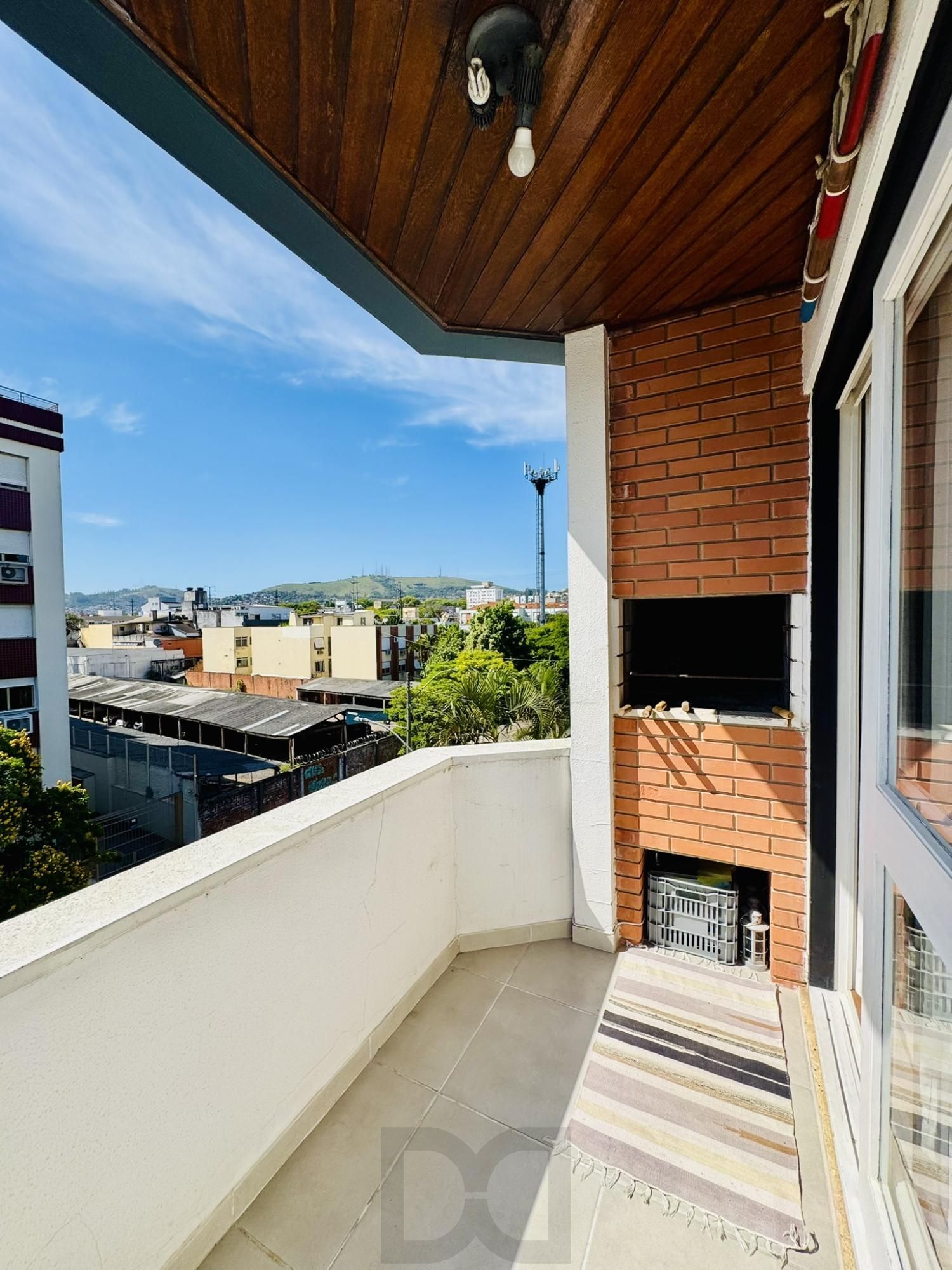Apartamento 1 Dormitório Reformado com Sacada e Churrasqueira no Jardim Botânico — foto 2