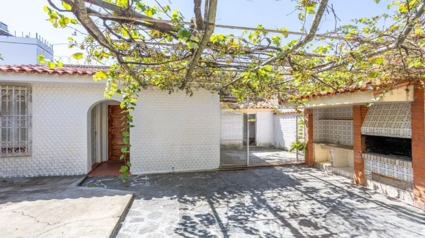 Casa Ampla com Pátio e Excelente Localização no Petrópolis — foto 26